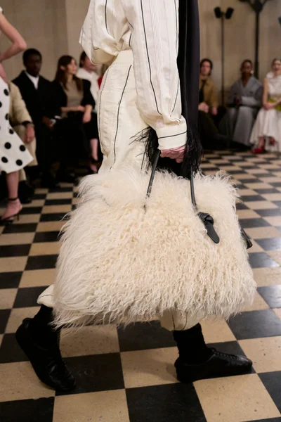 Look 52
